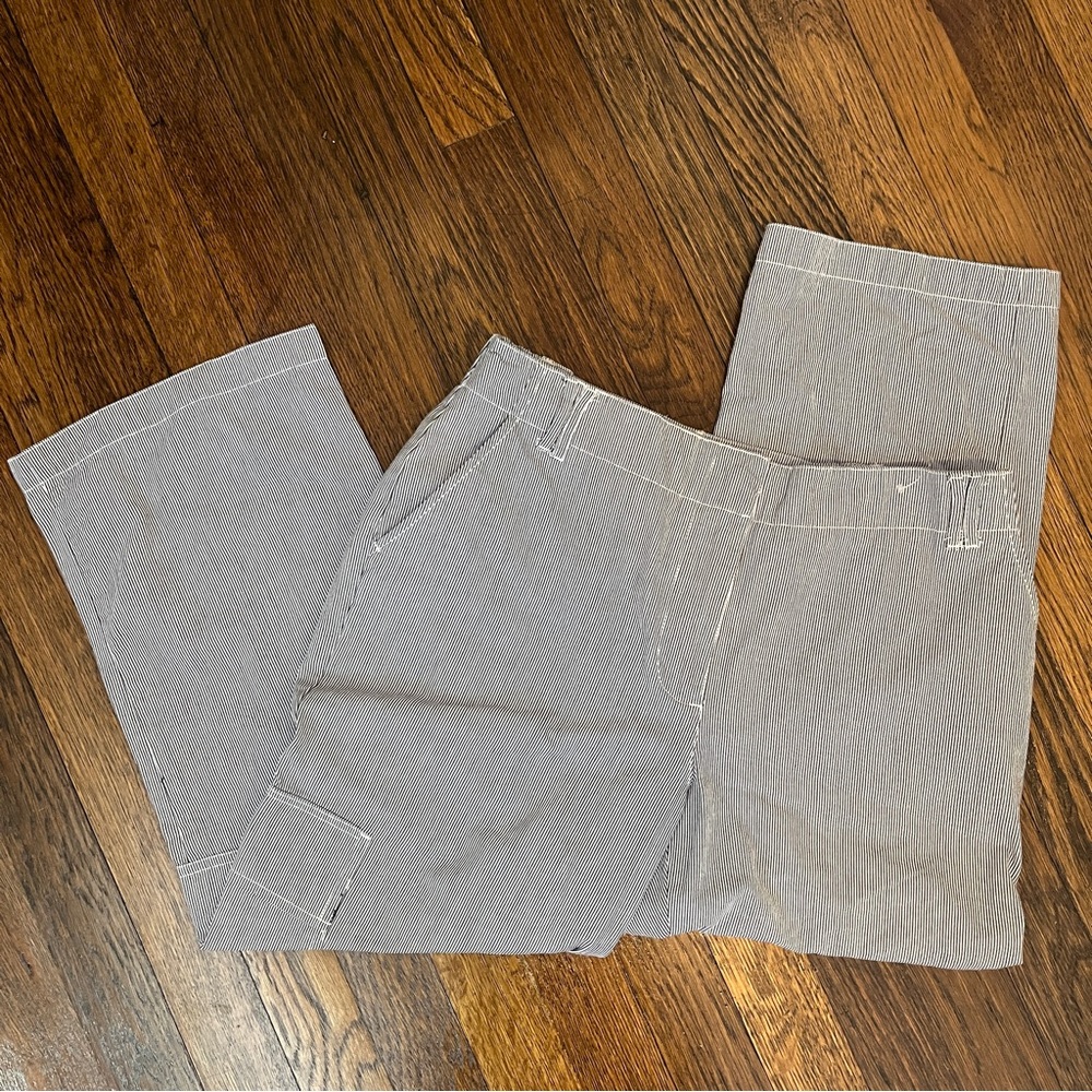 navy pinstripe capris!
